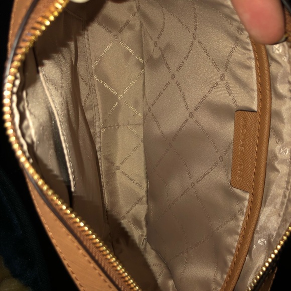 Michael Kors Jet Set Crossbody - Picture 2 of 2